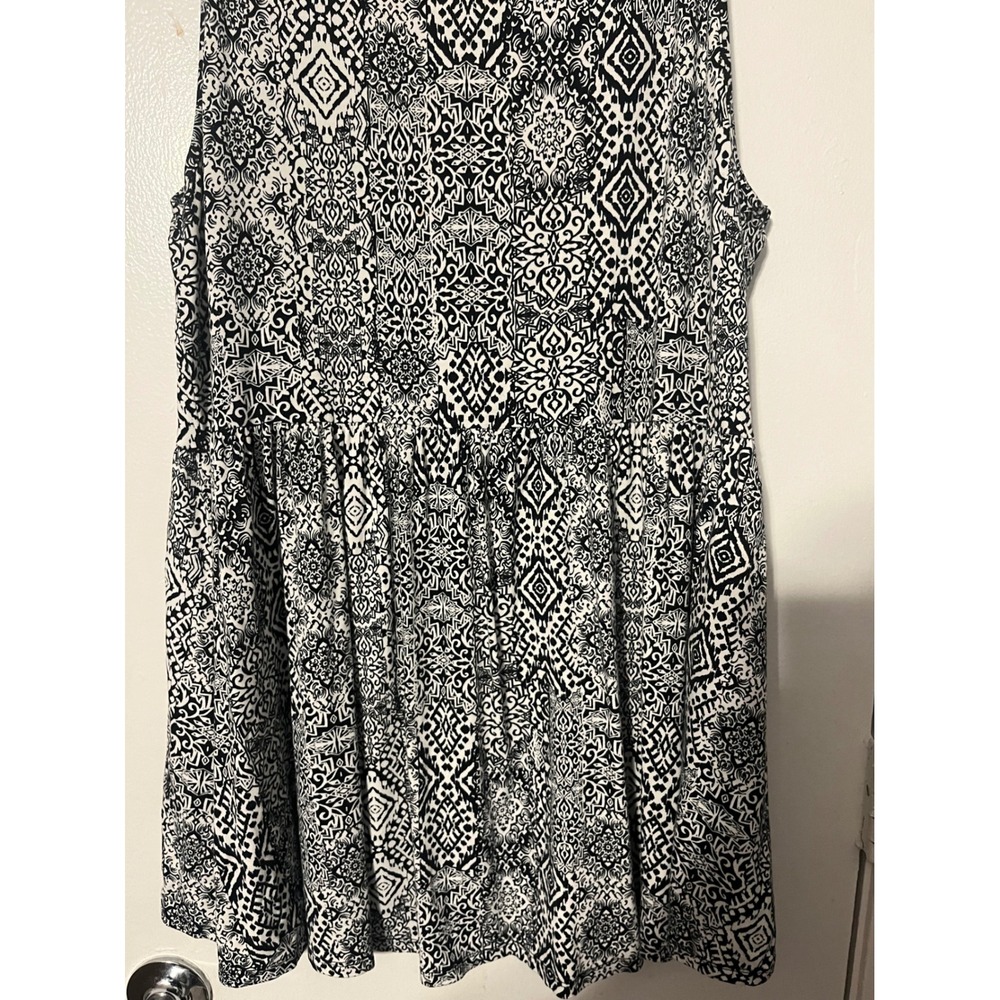 Torrid Super Soft Knits Tank Top Womens 1 Black White Geometric Button Babydoll - Picture 6 of 7